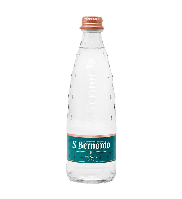 PREMIUM SPARKLING WATER IN GLASS